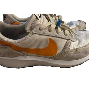 Nike Cream and Orange Athletic Shoes

Nike waffle racer size 10